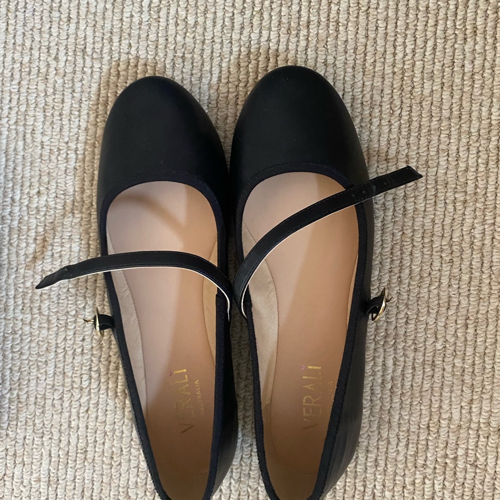 Ballet flats with straps